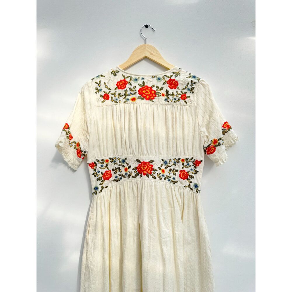 Roolee Ivory Embroidered Button Front Midi Dress Size M Floral with Pockets - Picture 6 of 7
